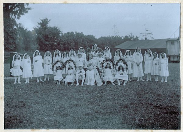 Otford children dance maypole at Shoreham 1912